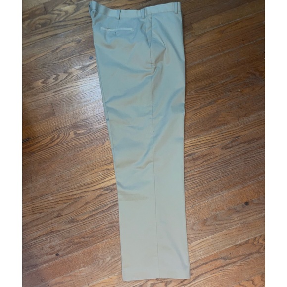 Roundtree and Yorke khaki pants. Waist 38 length 30 - Picture 3 of 5